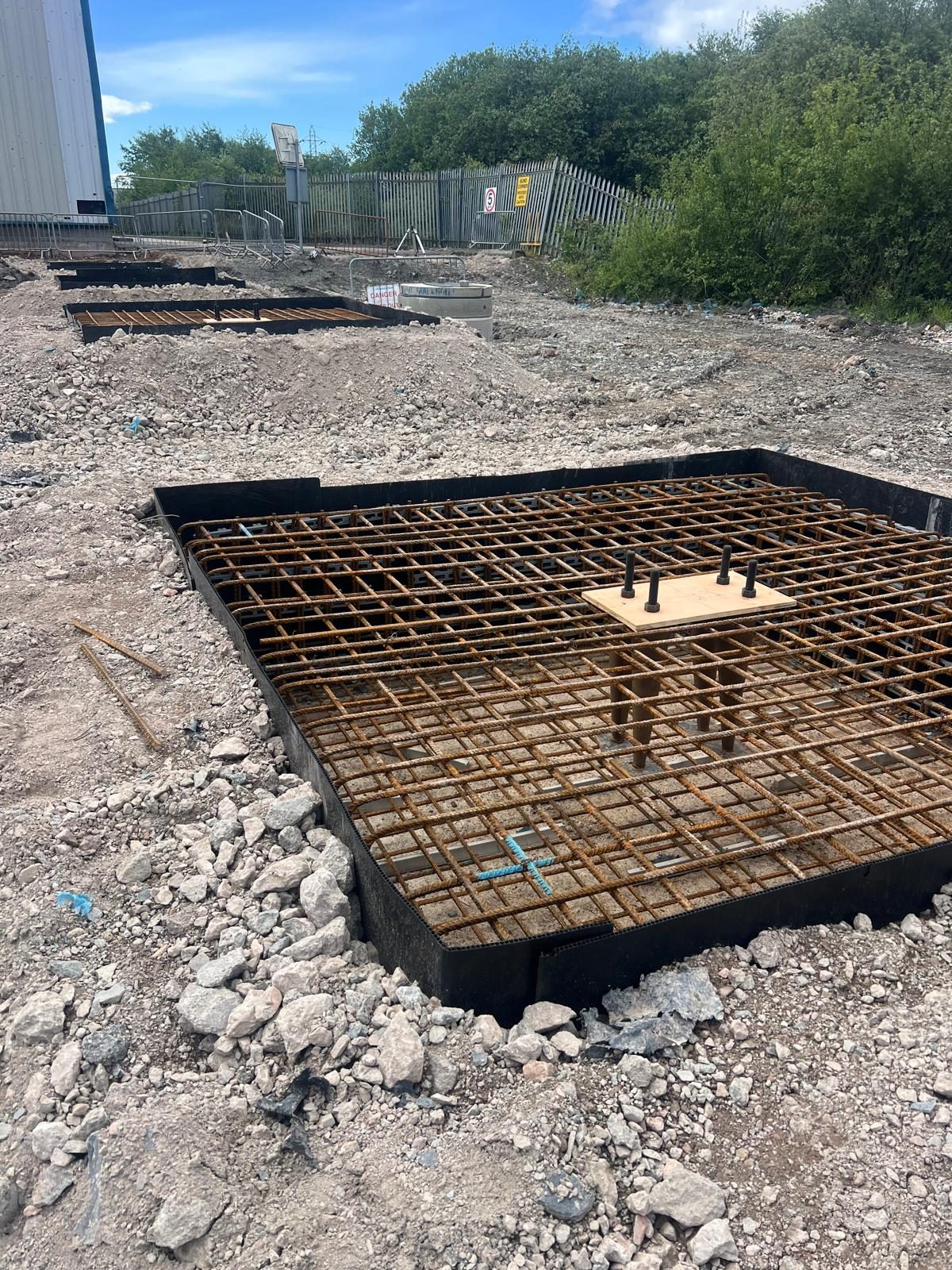 Pad foundation reinforcement with a bolt template in the middle