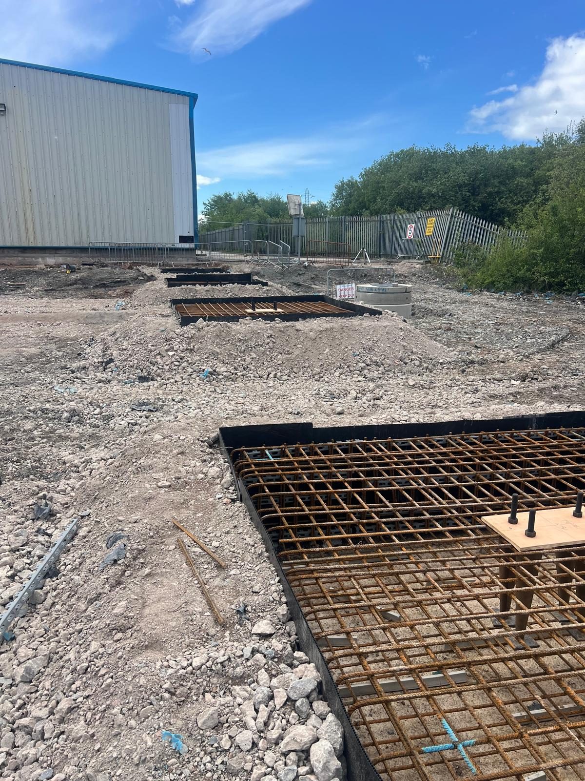 Pad foundation reinforcement beside an existing building