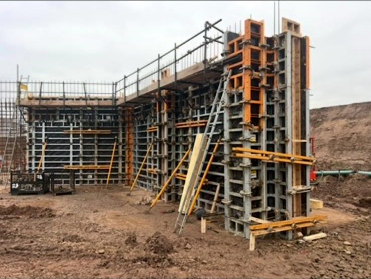 System formwork and access scaffold for an in-situ wall