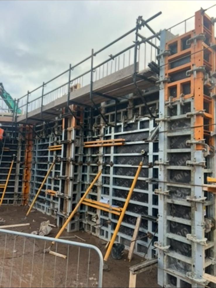 System wall formwork with access scaffold